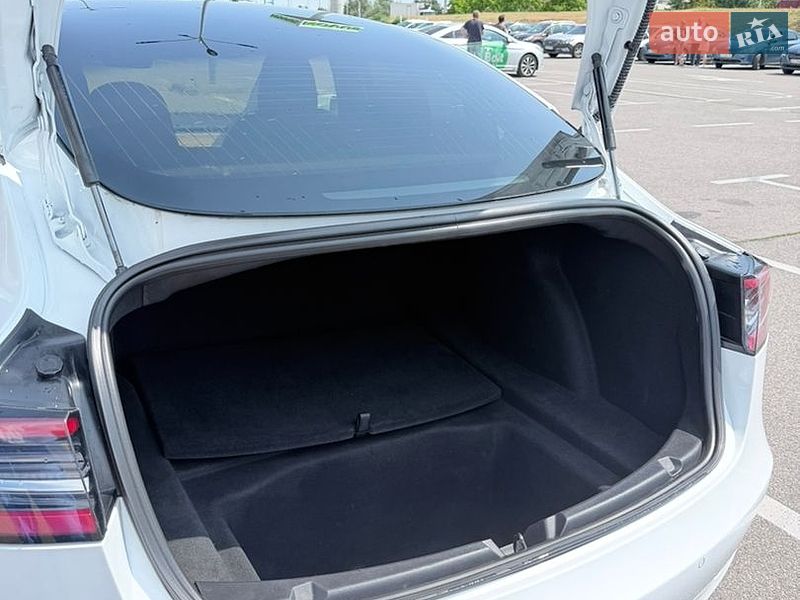 Седан Tesla Model 3 2019 в Києві