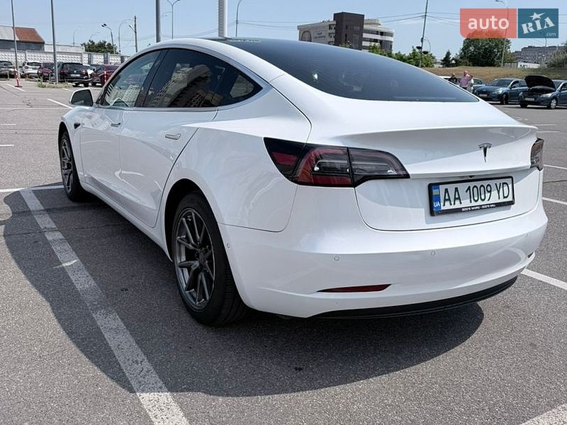 Седан Tesla Model 3 2019 в Киеве