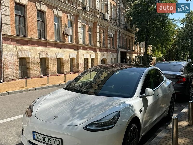 Седан Tesla Model 3 2019 в Києві