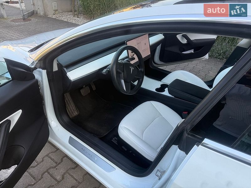 Седан Tesla Model 3 2019 в Ужгороде