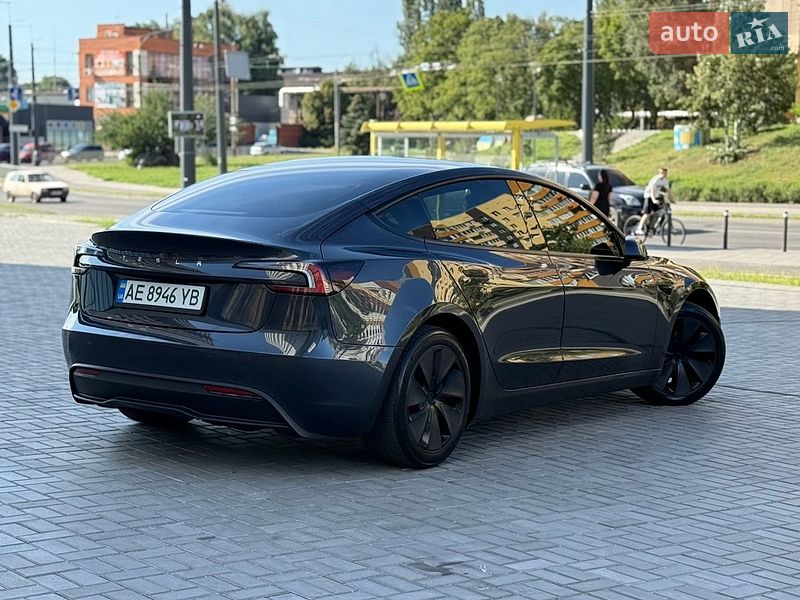 Седан Tesla Model 3 2024 в Дніпрі