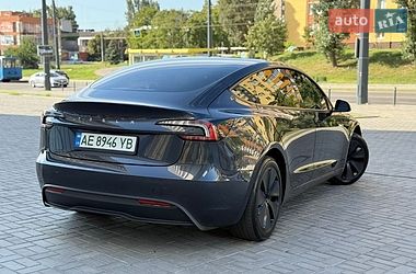 Седан Tesla Model 3 2024 в Дніпрі