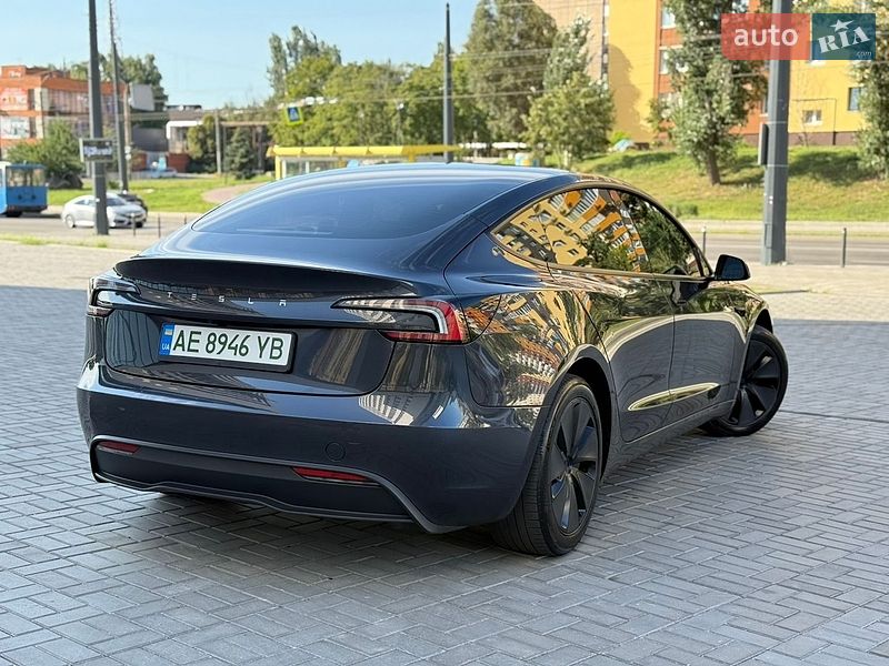 Седан Tesla Model 3 2024 в Дніпрі
