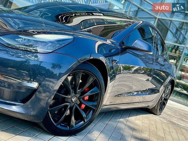 Седан Tesla Model 3 2018 в Києві