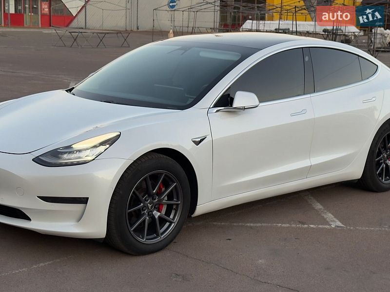 Tesla Model 3 2020