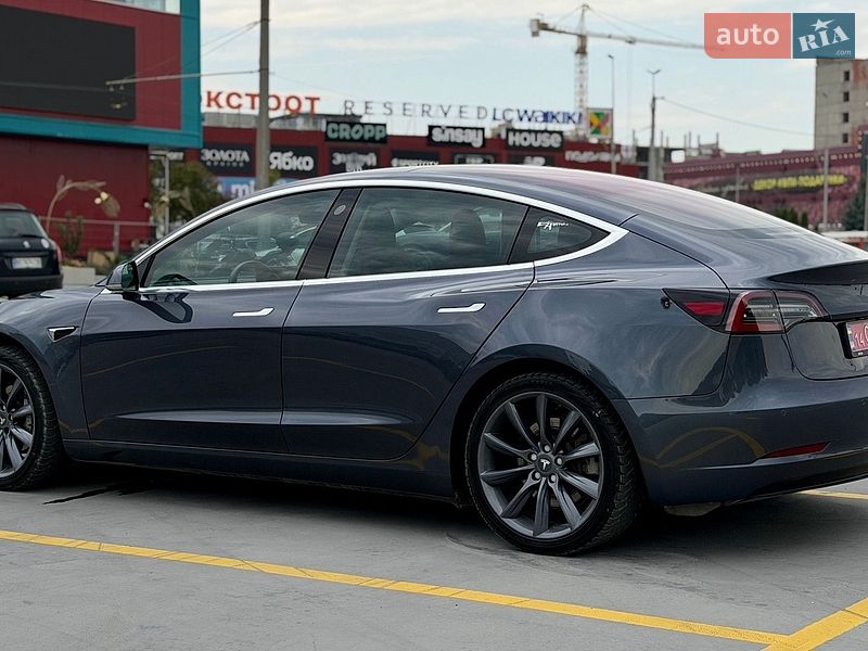 Седан Tesla Model 3 2018 в Тернополе