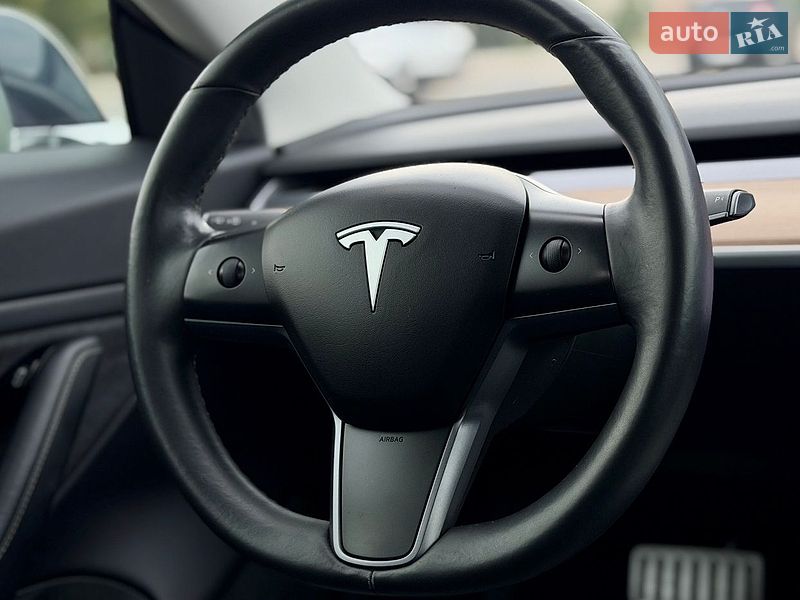 Седан Tesla Model 3 2018 в Тернополе