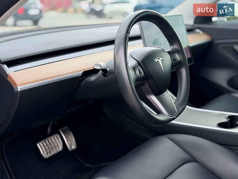 Седан Tesla Model 3 2018 в Тернополе