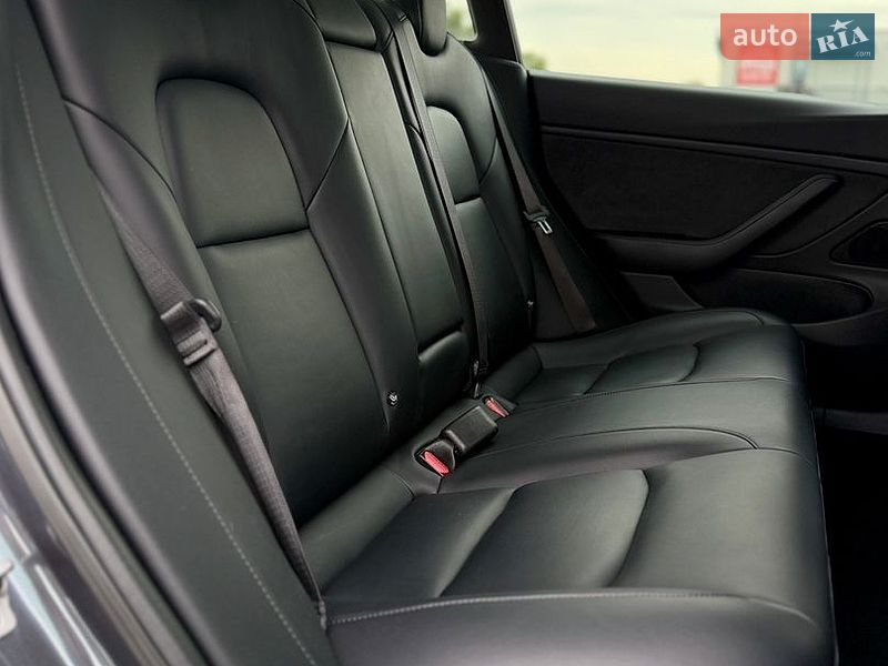 Седан Tesla Model 3 2018 в Тернополе