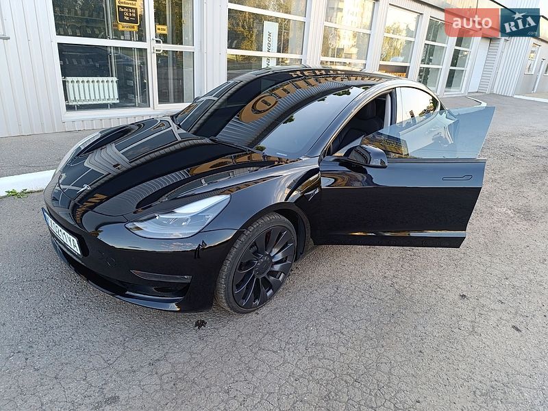 Седан Tesla Model 3 2023 в Харкові