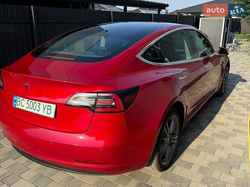 Седан Tesla Model 3 2019 в Луцьку