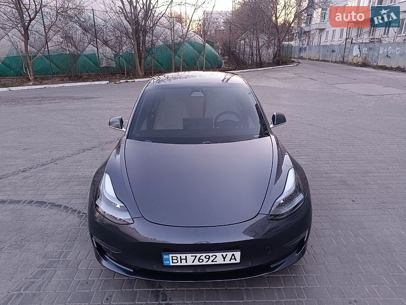 Седан Tesla Model 3 2018 в Рівному