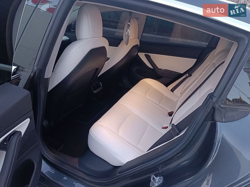 Седан Tesla Model 3 2018 в Рівному