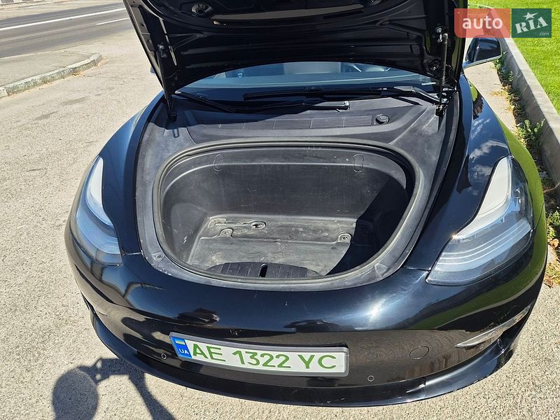 Седан Tesla Model 3 2019 в Дніпрі