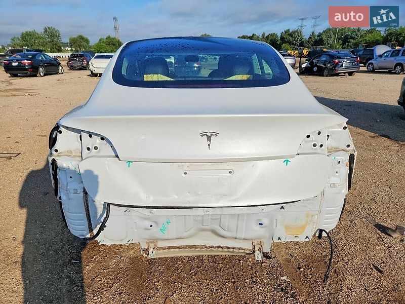 Седан Tesla Model 3 2020 в Тернополе