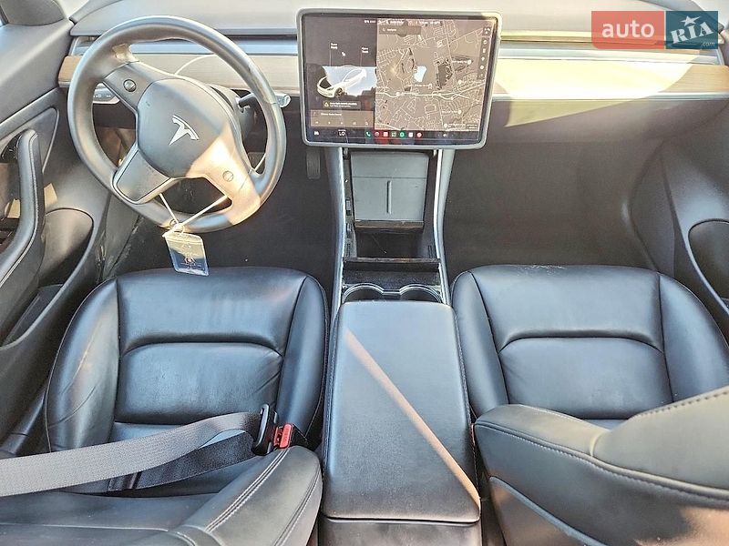 Седан Tesla Model 3 2020 в Тернополе