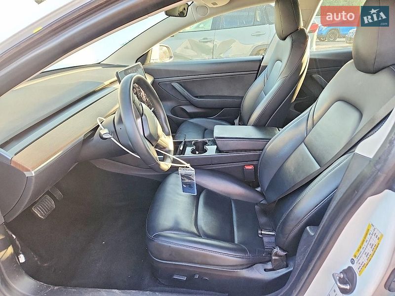 Седан Tesla Model 3 2020 в Тернополе