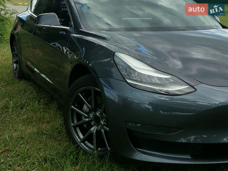 Седан Tesla Model 3 2019 в Києві