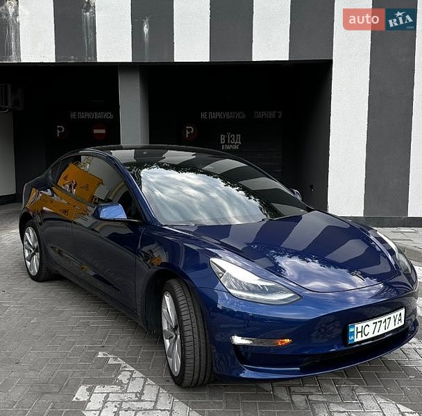 Седан Tesla Model 3 2020 в Львові
