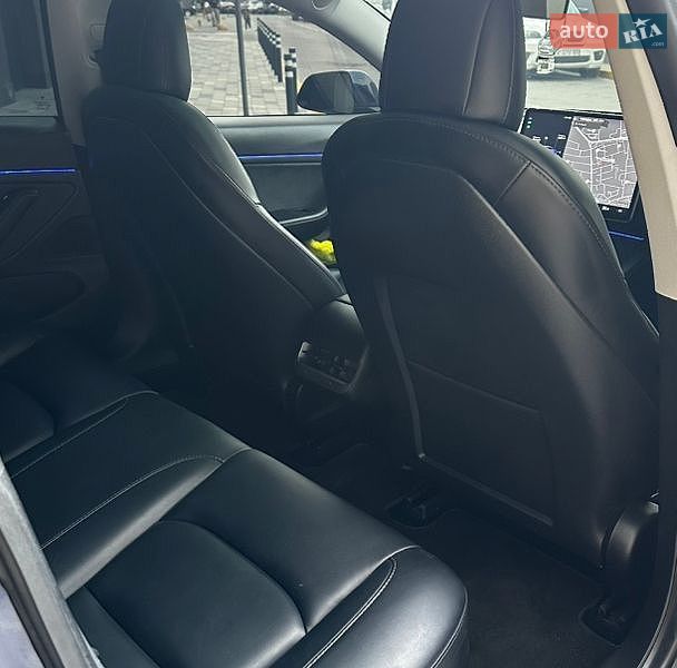 Седан Tesla Model 3 2020 в Львові