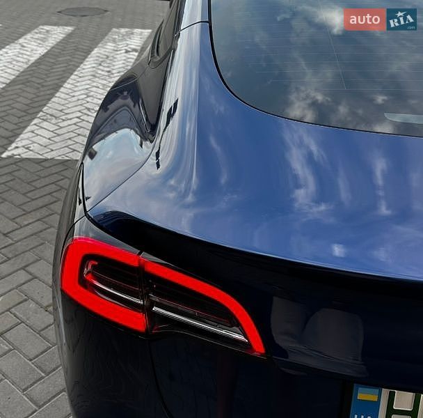 Седан Tesla Model 3 2020 в Львове