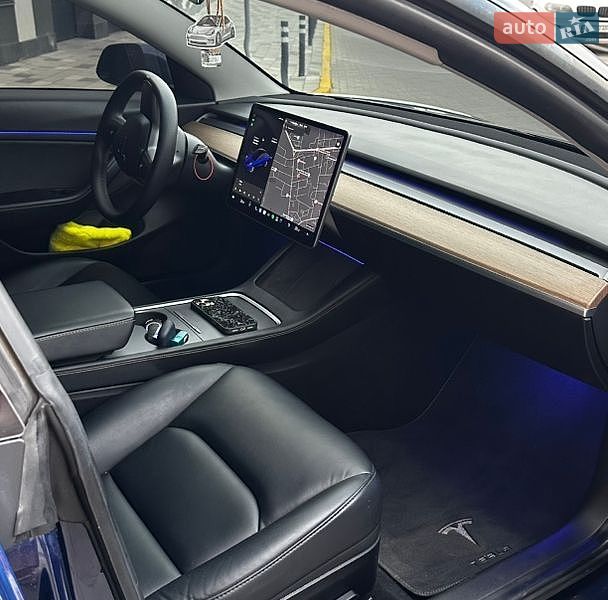 Седан Tesla Model 3 2020 в Львове