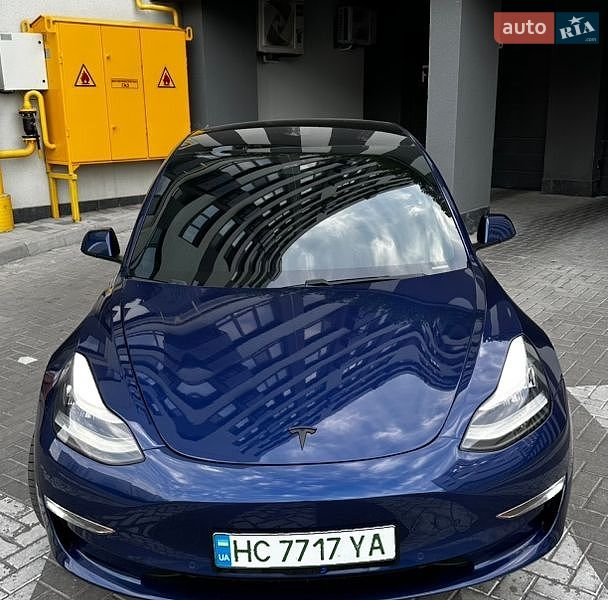 Седан Tesla Model 3 2020 в Львові