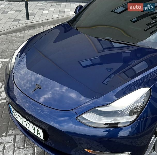 Седан Tesla Model 3 2020 в Львові