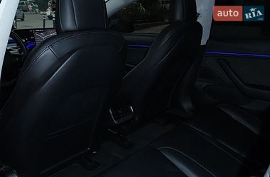 Седан Tesla Model 3 2020 в Львове