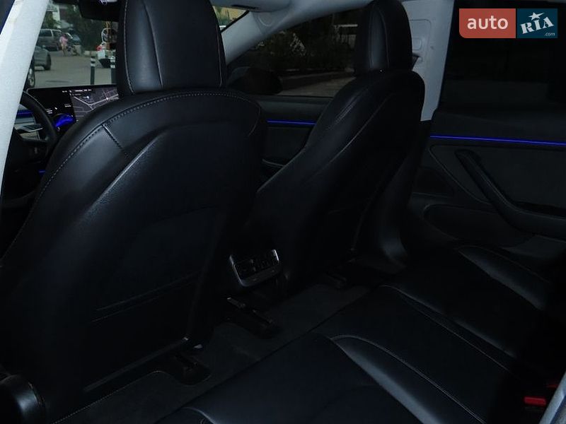 Седан Tesla Model 3 2020 в Львове