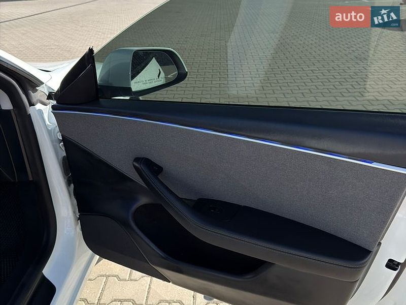 Седан Tesla Model 3 2024 в Вінниці