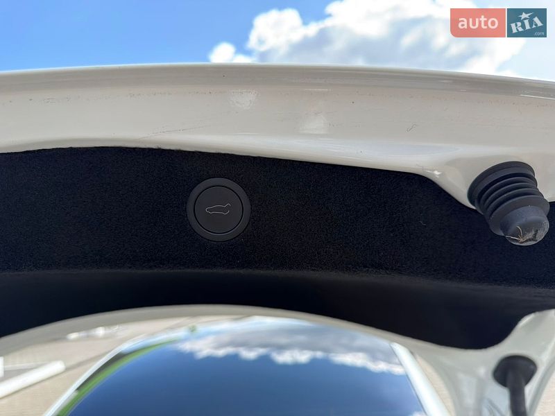 Седан Tesla Model 3 2024 в Вінниці