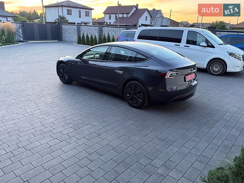 Седан Tesla Model 3 2025 в Дубно