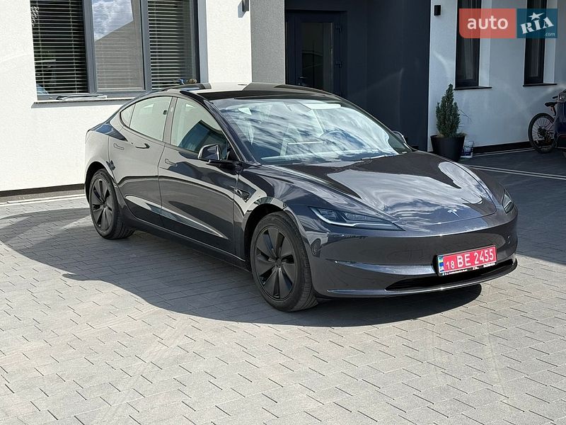 Седан Tesla Model 3 2025 в Дубно