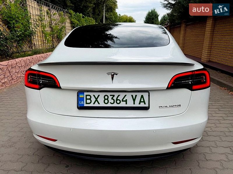 Седан Tesla Model 3 2021 в Хмельницком