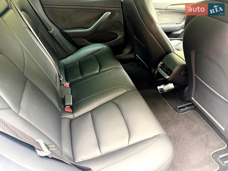 Седан Tesla Model 3 2021 в Хмельницком