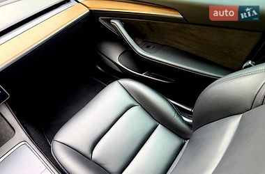 Седан Tesla Model 3 2021 в Хмельницком