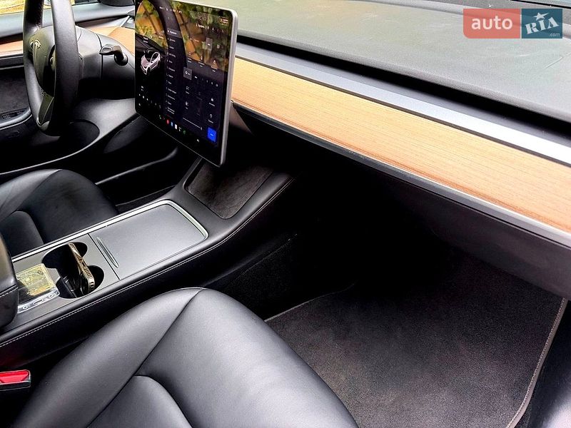 Седан Tesla Model 3 2021 в Хмельницком