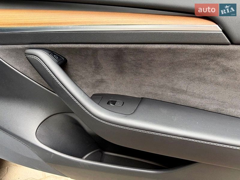 Седан Tesla Model 3 2021 в Хмельницком