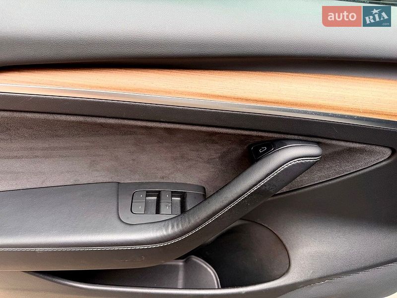 Седан Tesla Model 3 2021 в Хмельницком