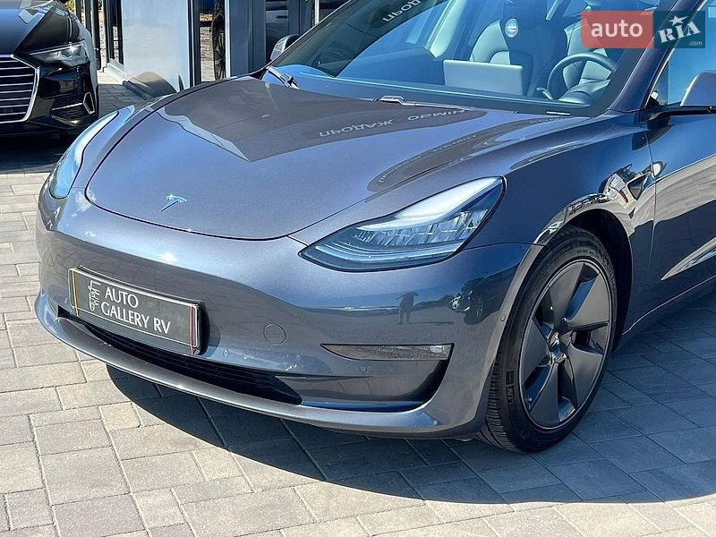 Седан Tesla Model 3 2020 в Рівному