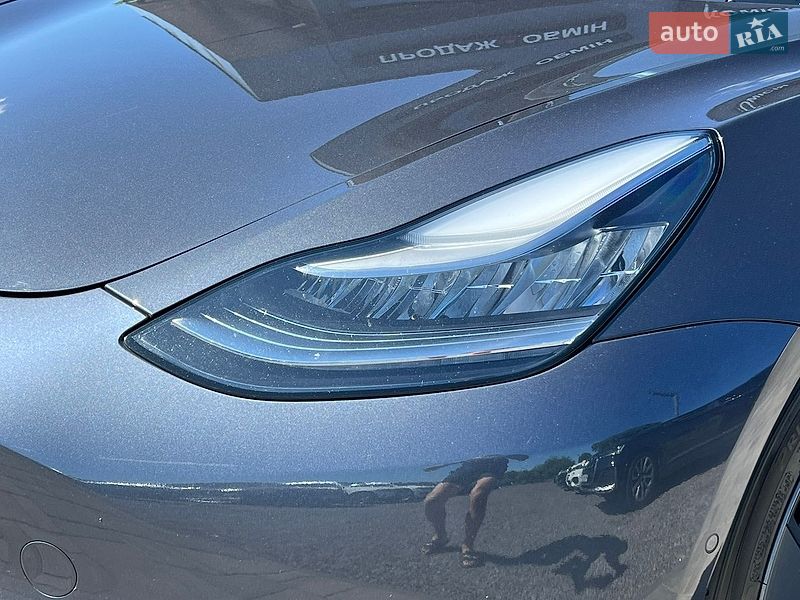 Седан Tesla Model 3 2020 в Рівному