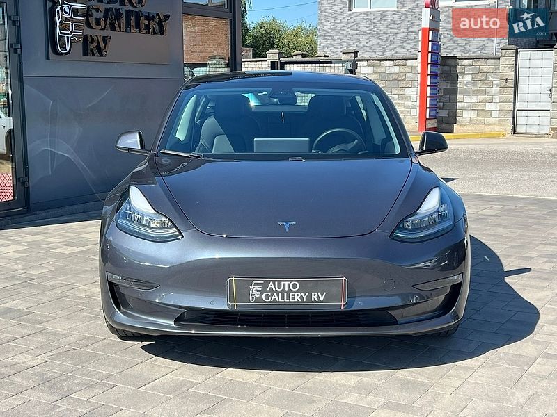 Седан Tesla Model 3 2020 в Рівному
