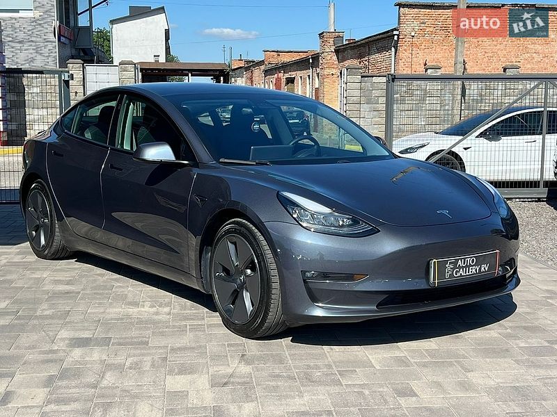 Седан Tesla Model 3 2020 в Рівному