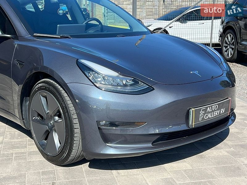 Седан Tesla Model 3 2020 в Рівному
