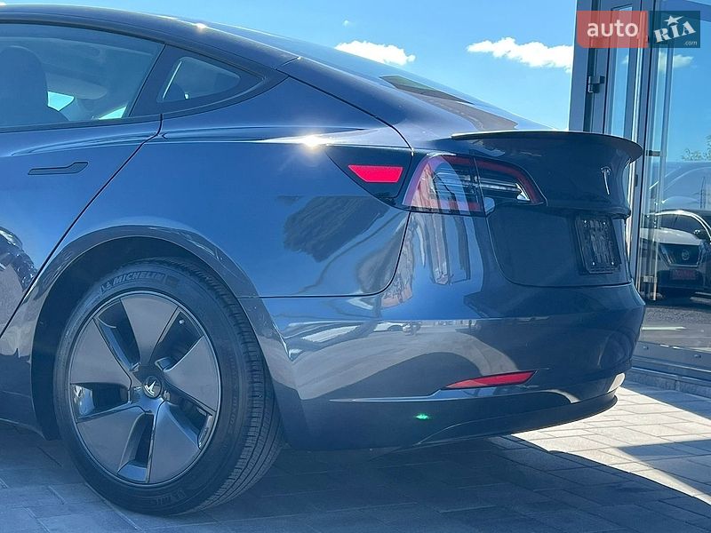Седан Tesla Model 3 2020 в Рівному