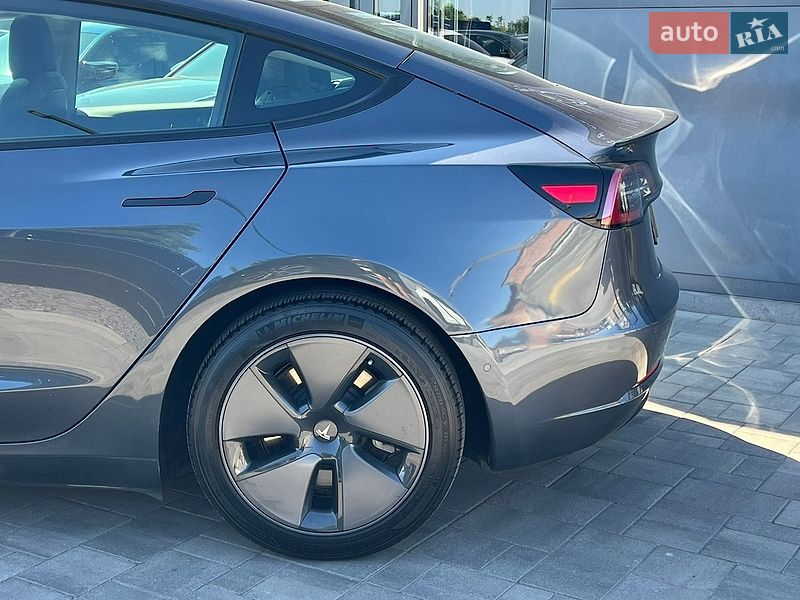 Седан Tesla Model 3 2020 в Рівному