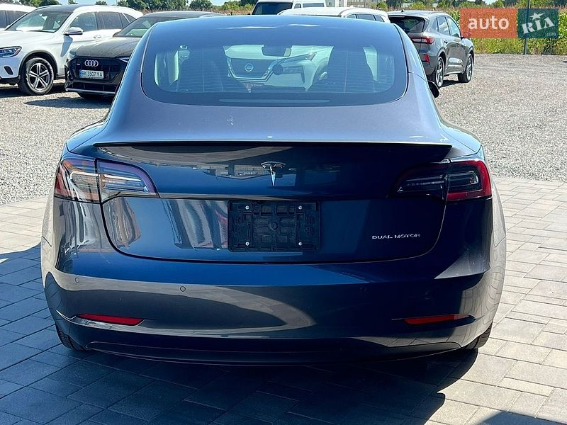 Седан Tesla Model 3 2020 в Рівному
