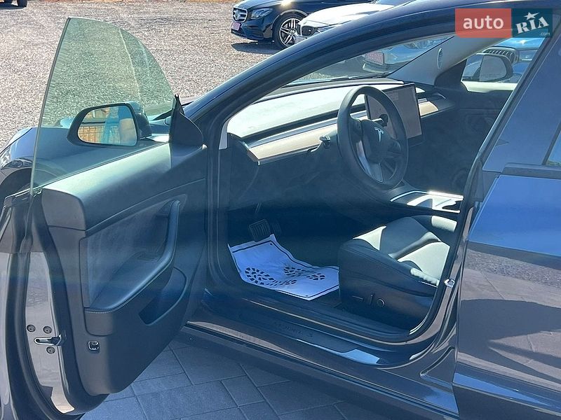Седан Tesla Model 3 2020 в Рівному