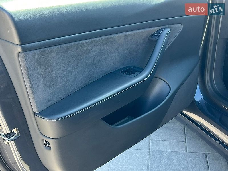 Седан Tesla Model 3 2020 в Рівному